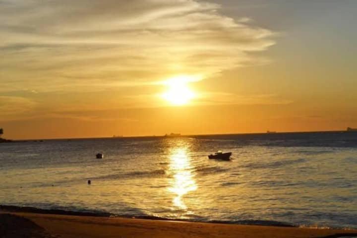 Suite Pe Na Areia- Espaco Independente Na Praia Do Curral Com Localizacao Privilegiada - Simplicidade E Comodidade Com O Por Do Sol Mais Lindo De Ilhabela - Melhor Custo Beneficio Para Ate 4 Pessoas , Na Av Jose Pacheco Do Nascimento Nº 7682 외부 사진